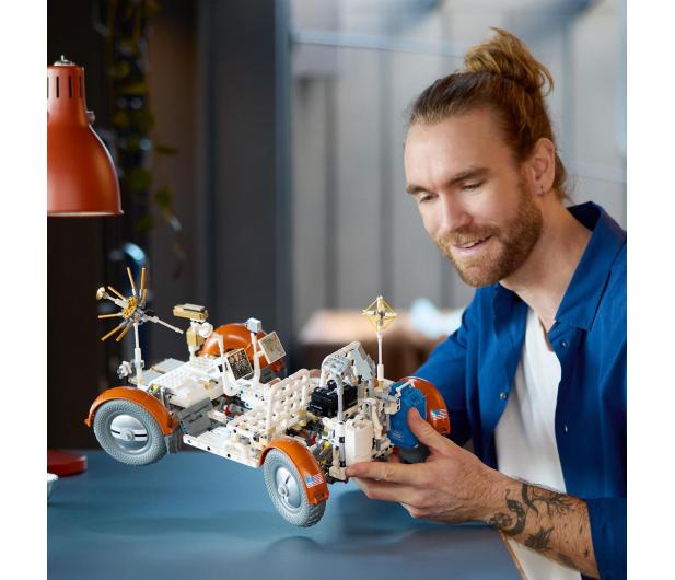 LEGO Technic 42182 NASA Apollo - pojazd LRV - 1266131 - zdjęcie 7